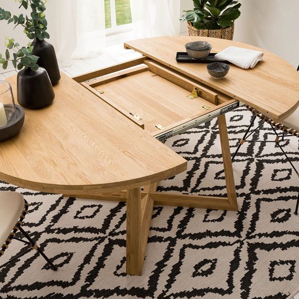 Ausziehbarer runder Tisch aus massivem Eichenholz