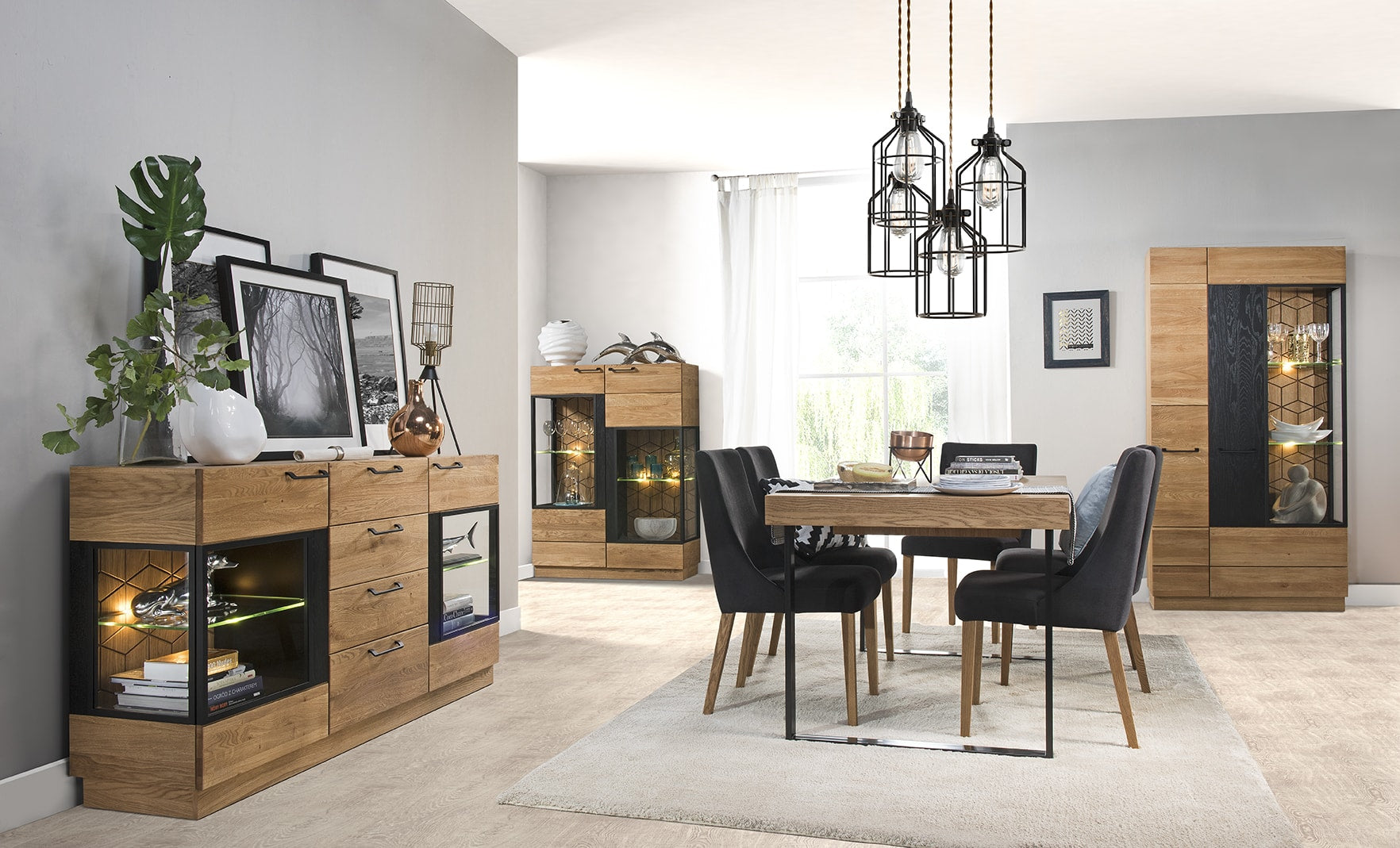 LoftStory, Holz- und Stahlmöbel, Esszimmer, ausziehbarer Tisch, Wohnzimmer, Vitrine, Haus, Innenarchitektur, Stahl und Holz
