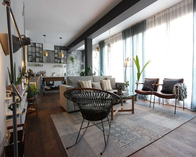 So dekorieren Sie Ihre Wohnzimmerwand mit Stil