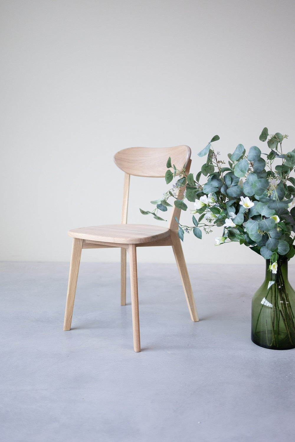 2er- oder 4er-Pack Eiche massiv Esszimmerstühle Isku | NordicStory