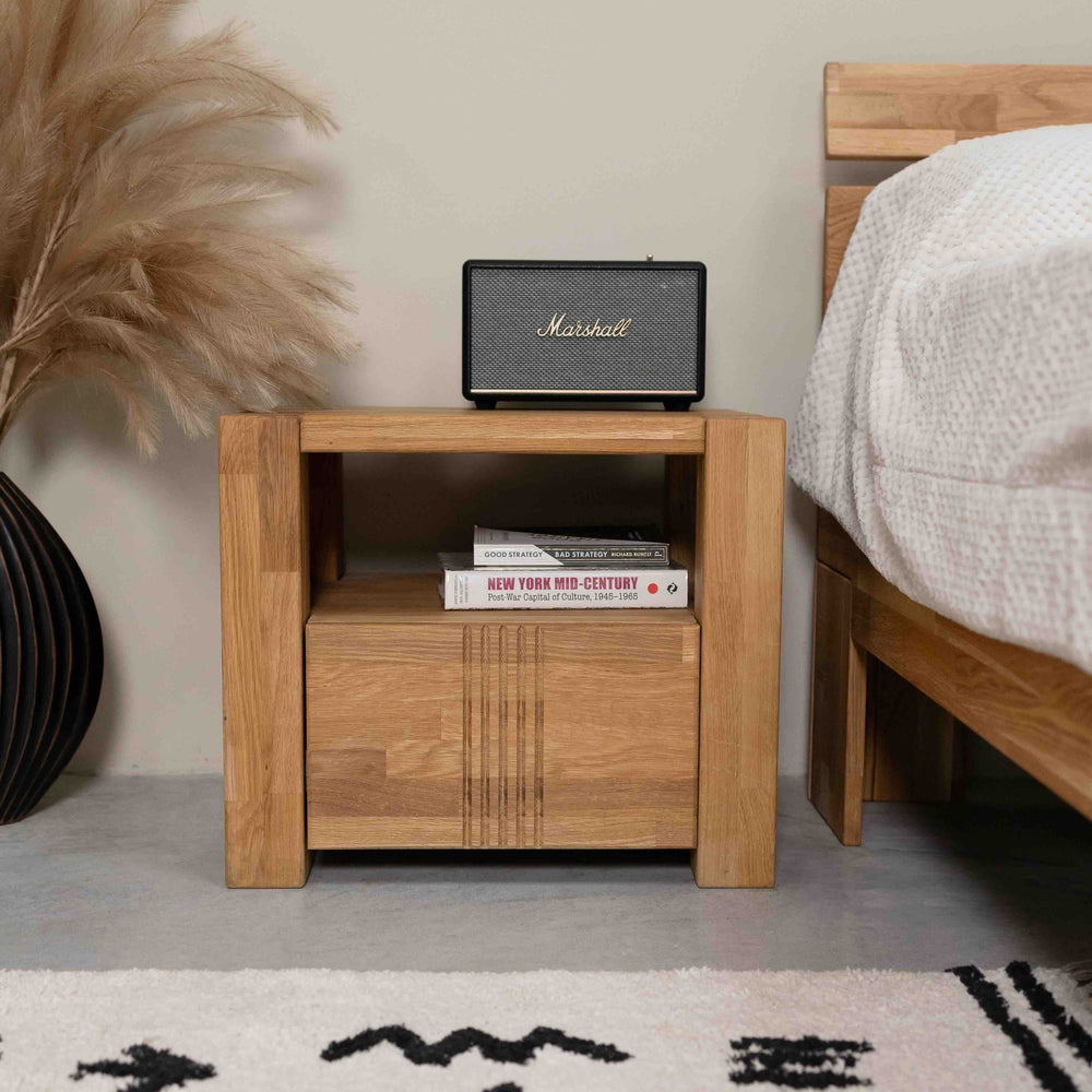 Nachttisch aus massiver Eiche Valencia, 52,8 x 40 x 45 cm | NordicStory