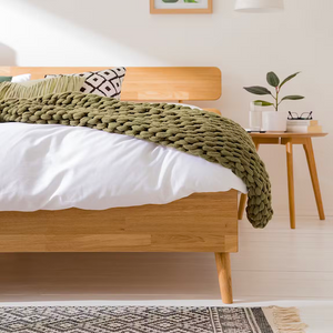 Escandi 2 Bett aus massiver Eiche, 140 x 200 cm / 160 x 200 cm / 180 x 200 cm.