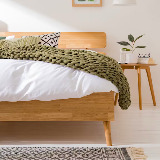 Escandi 2 Bett aus massiver Eiche, 140 x 200 cm / 160 x 200 cm / 180 x 200 cm.