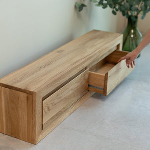 NordicStory schwebendes Sideboard aus massivem Eichenholz