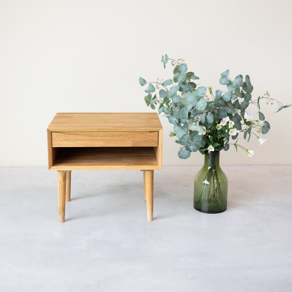 NordicStory Nachttisch aus massiver Eiche