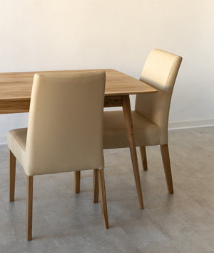 2er- oder 4er-Pack Malaga Esszimmerstühle, Gestell Eiche massiv, Polsterung Beige | NordicStory