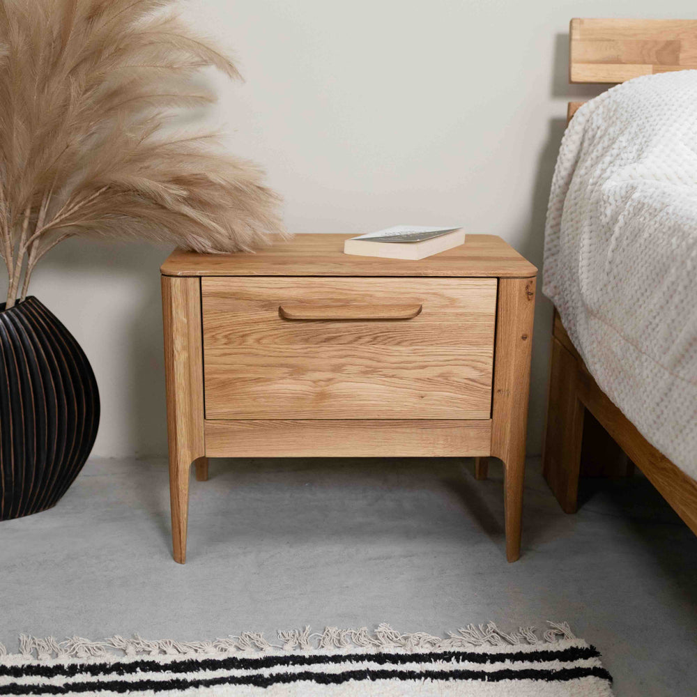 Atlanta Nachttisch Eiche massiv, 56,2 x 38,2 x 47 cm | NordicStory
