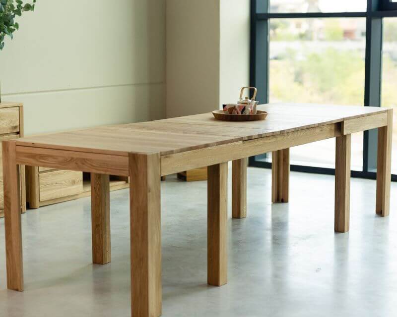 Holztische vs. Tische aus anderen Materialien: Welchen Tisch soll man wählen?