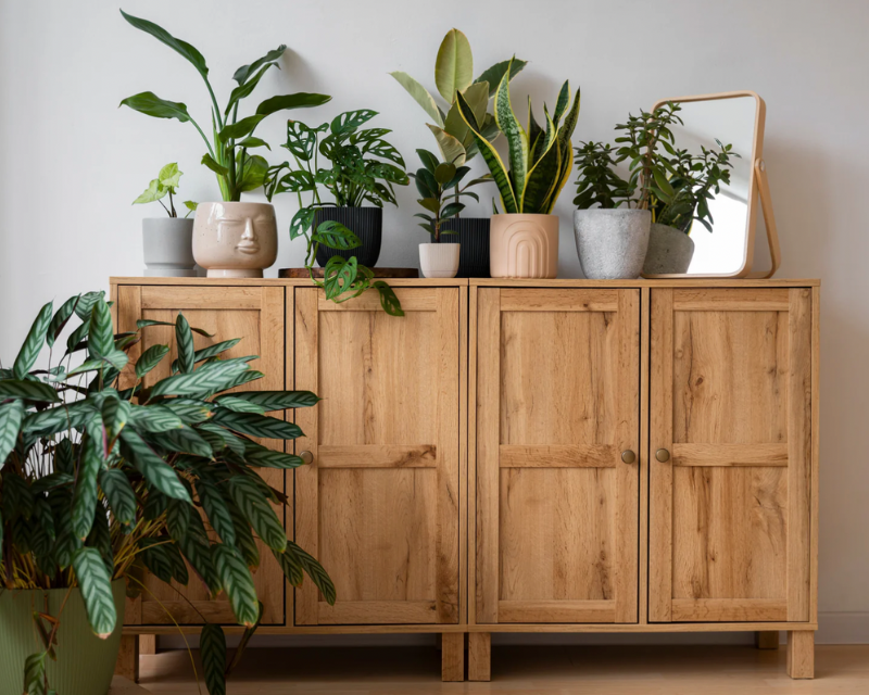 Wie man ein Sideboard dekoriert: Schritt für Schritt