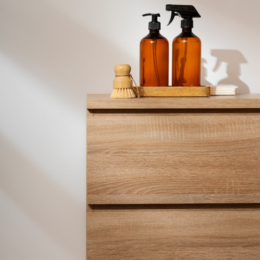 Wie man den Holzgeruch aus einem Möbelstück entfernt