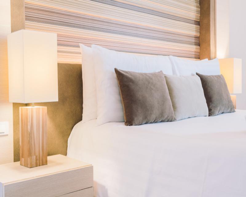 Wie dekoriert man ein Kopfteil aus Holz?