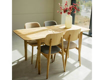 Bemalen eines Holztisches im Vintage-Stil