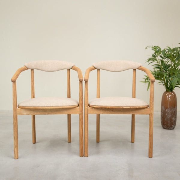 Set aus 2 oder 4 Esszimmerstühlen aus massiver Eiche Lord, Polster | NordicStory