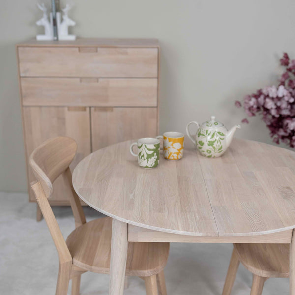 Runder ausziehbarer Esstisch aus massiver Eiche Escandi 3, 100-130 x 100 x 75 cm | NordicStory