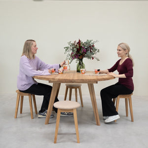 2er oder 4er Pack Massivholz-Esszimmerhocker Diana, gepolstert | NordicStory