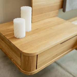 Massives Eichenholz-Bett mit angebrachten Nachttischen ALINA | VESKOR