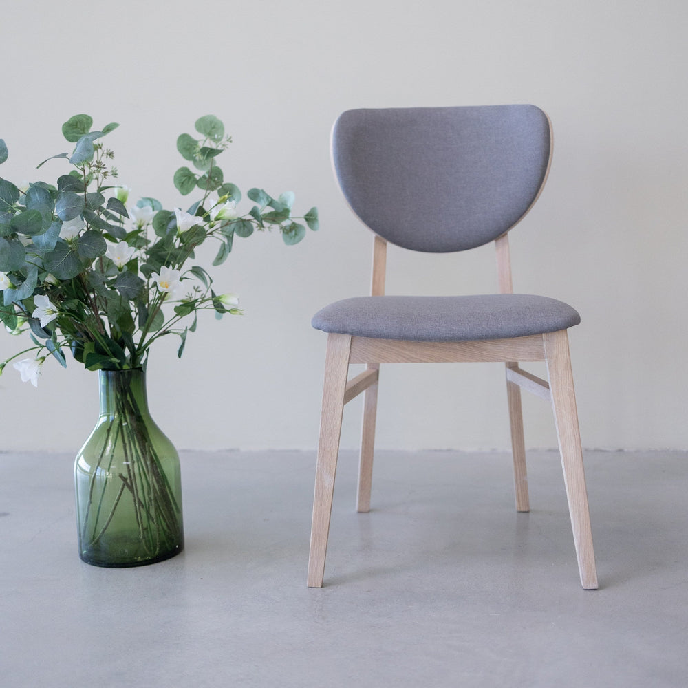 2er- oder 4er-Pack Nova-Esszimmerstühle, Gestell Eiche massiv gebleicht | NordicStory