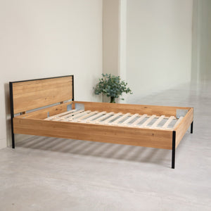 Bett aus massiver Eiche Runa | NordicStory