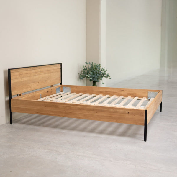 Bett aus massiver Eiche Runa | NordicStory