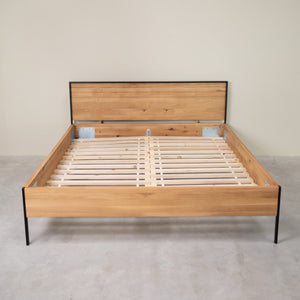 Bett aus massiver Eiche Runa | NordicStory