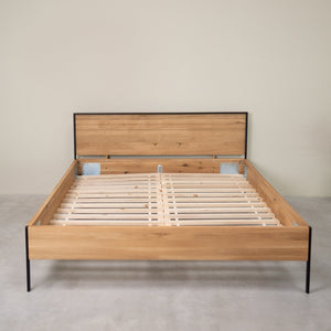 Bett aus massiver Eiche Runa | NordicStory