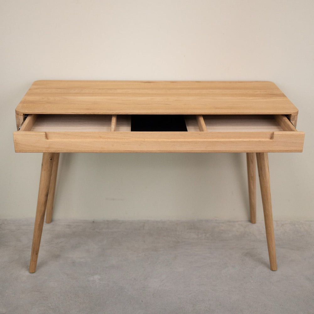 Schreibtisch aus massiver Eiche Escandi Atelier | NordicStory