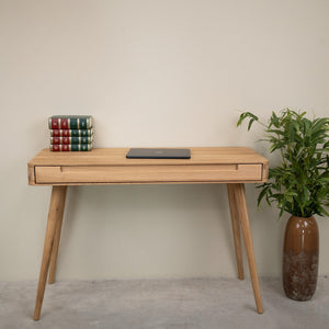 Schreibtisch aus massiver Eiche Escandi Atelier | NordicStory