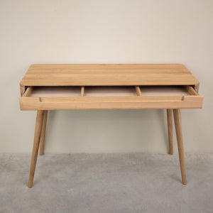 Schreibtisch aus massiver Eiche Escandi Atelier | NordicStory