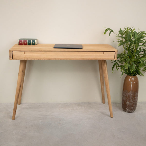 Schreibtisch aus massiver Eiche Escandi Atelier | NordicStory