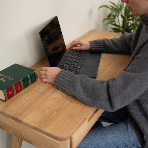 Schreibtisch aus massiver Eiche Escandi Atelier | NordicStory