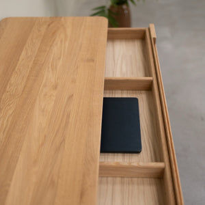 Schreibtisch aus massiver Eiche Escandi Atelier | NordicStory
