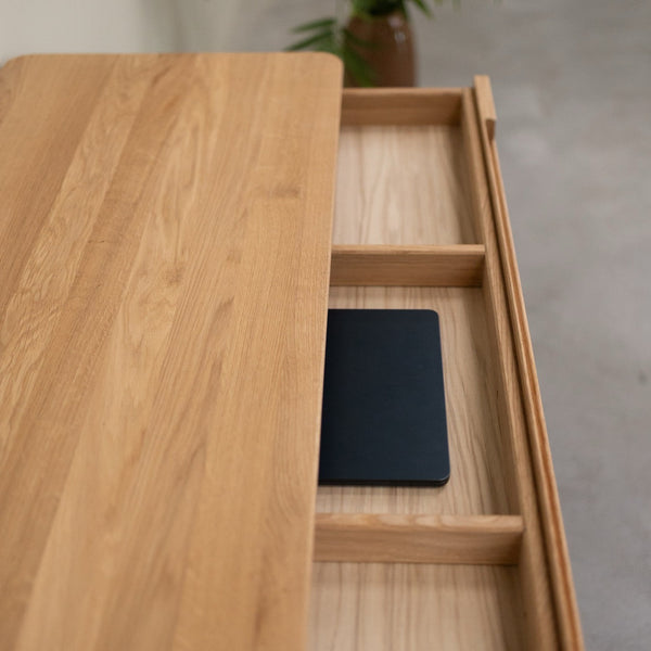 Schreibtisch aus massiver Eiche Escandi Atelier | NordicStory