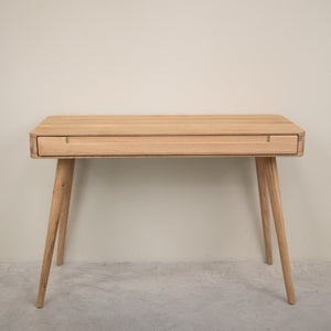 Schreibtisch aus massiver Eiche Escandi Atelier | NordicStory