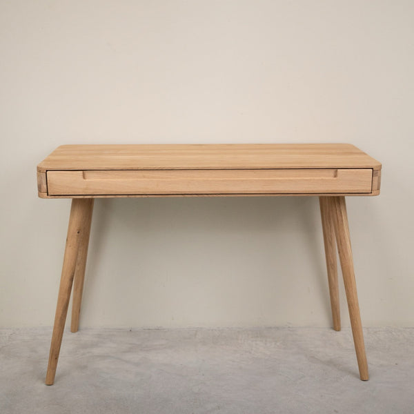 Schreibtisch aus massiver Eiche Escandi Atelier | NordicStory