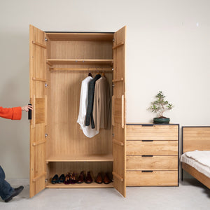 Kleiderschrank aus massiver Eiche Runa | NordicStory
