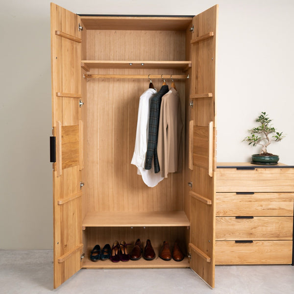 Kleiderschrank aus massiver Eiche Runa | NordicStory
