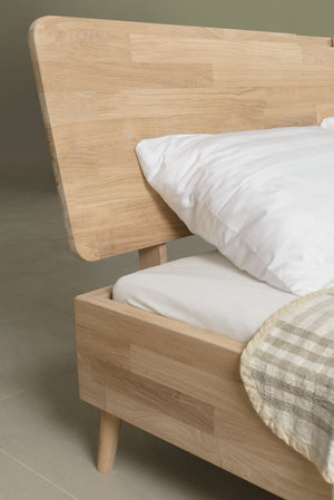 Bett aus massiver Eiche Escandi | NordicStory