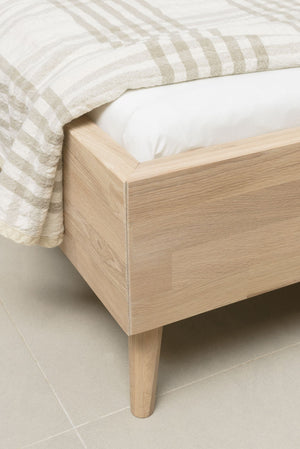 Bett aus massiver Eiche Escandi | NordicStory