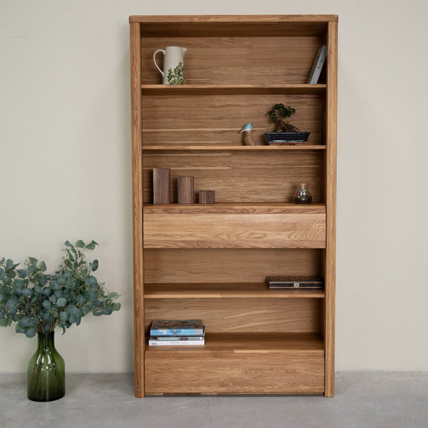 Bücherregal mit 2 Schubladen aus massiver Eiche wood Elsa 2 | NordicStory