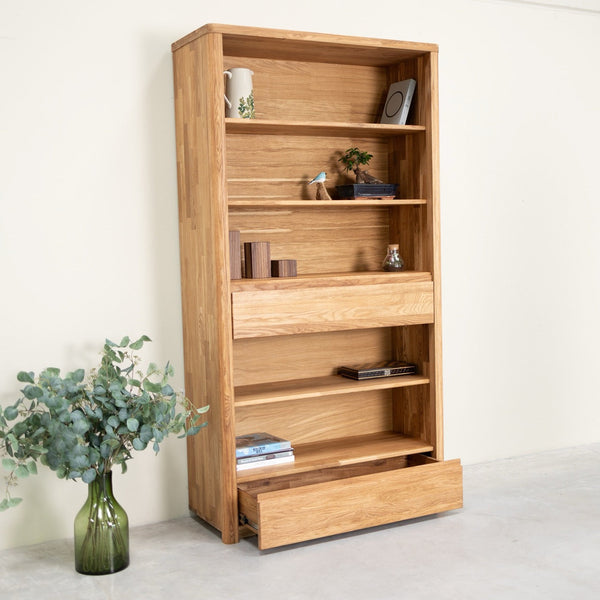 Bücherregal mit 2 Schubladen aus massiver Eiche wood Elsa 2 | NordicStory