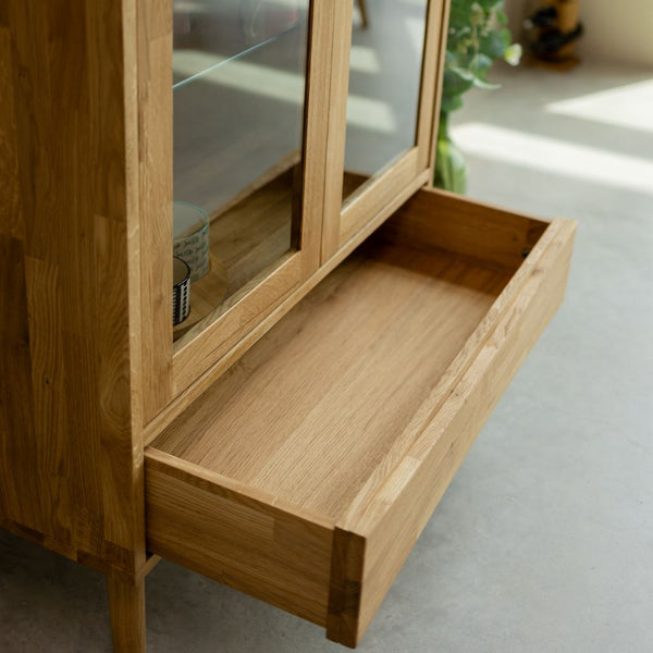 Vitrine aus massiver Eiche Malmo | VESKOR