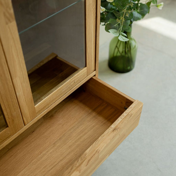 Vitrine aus massiver Eiche Malmo | VESKOR