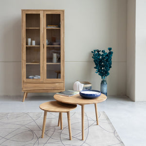 Vitrine aus massiver Eiche Malmo | VESKOR
