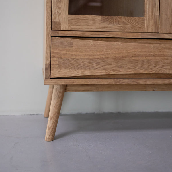Vitrine aus massiver Eiche Malmo | VESKOR