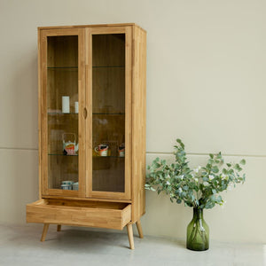 Vitrine aus massiver Eiche Malmo | VESKOR