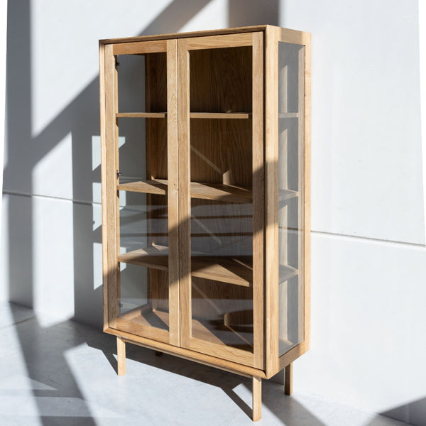 Vitrine aus massiver Eiche Kodama | VESKOR