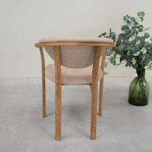 Set aus 2 oder 4 Esszimmerstühlen aus massiver Eiche Alexis, Bezug in Beige | NordicStory