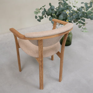 Set aus 2 oder 4 Esszimmerstühlen aus massiver Eiche Alexis, Bezug in Beige | NordicStory
