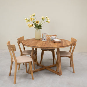 Set aus 2 oder 4 Esszimmerstühlen aus massiver Eiche Diana, Bezug in Beige | NordicStory