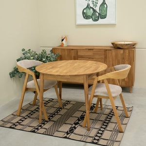 Set aus 2 oder 4 Stühlen aus massiver Eiche Knut, Bezug in Beige / Anthrazitgrau | VESKOR